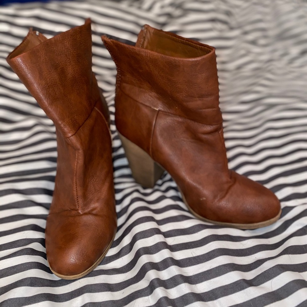 Women’s heeled boots